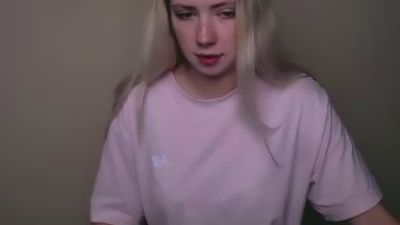 AliceMeaww_ from United States