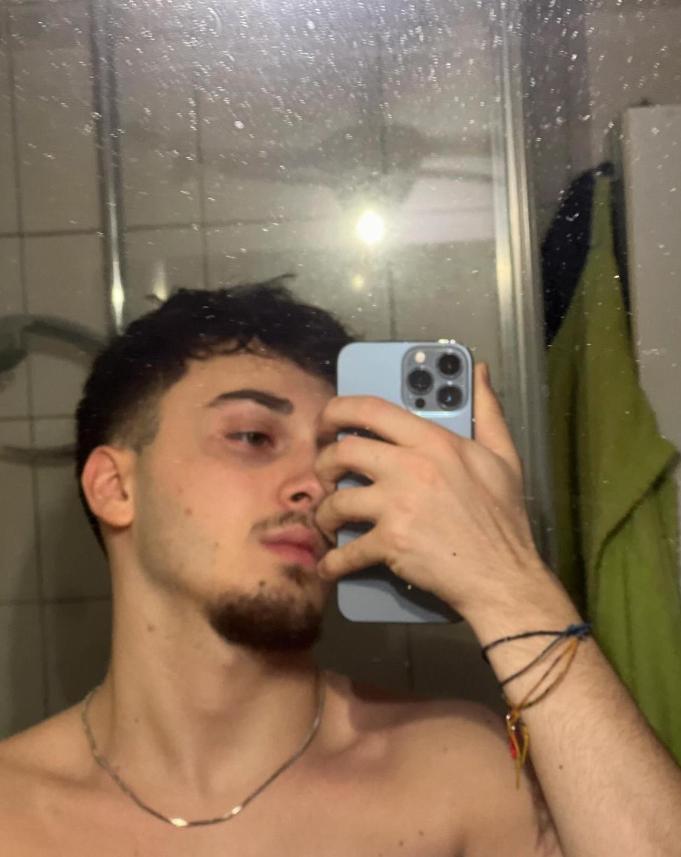 Hank_04 from Italy