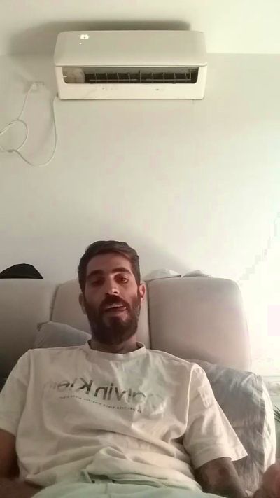 Hbkkfkfjdz2 from Italy