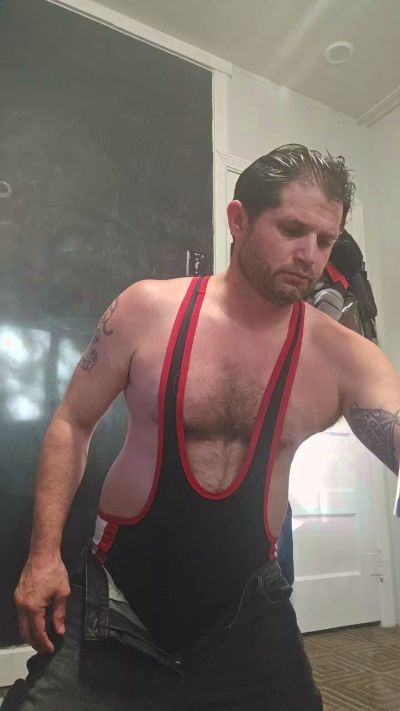 Str8PrtyGuyBend from United States